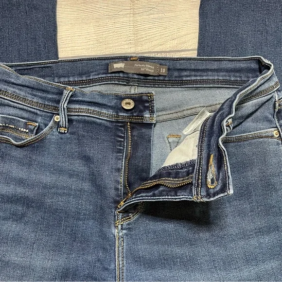 Levi’s Perfectly Slimming 512 Bootcut Jeans - Picture 3 of 10